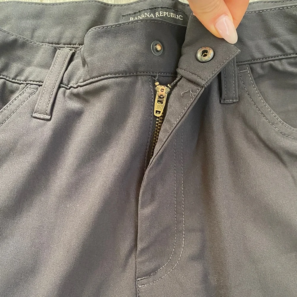 Banana Republic color dark